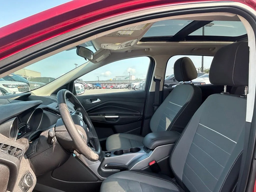 Used 2015 Ruby Red Metallic Ford SE image 10