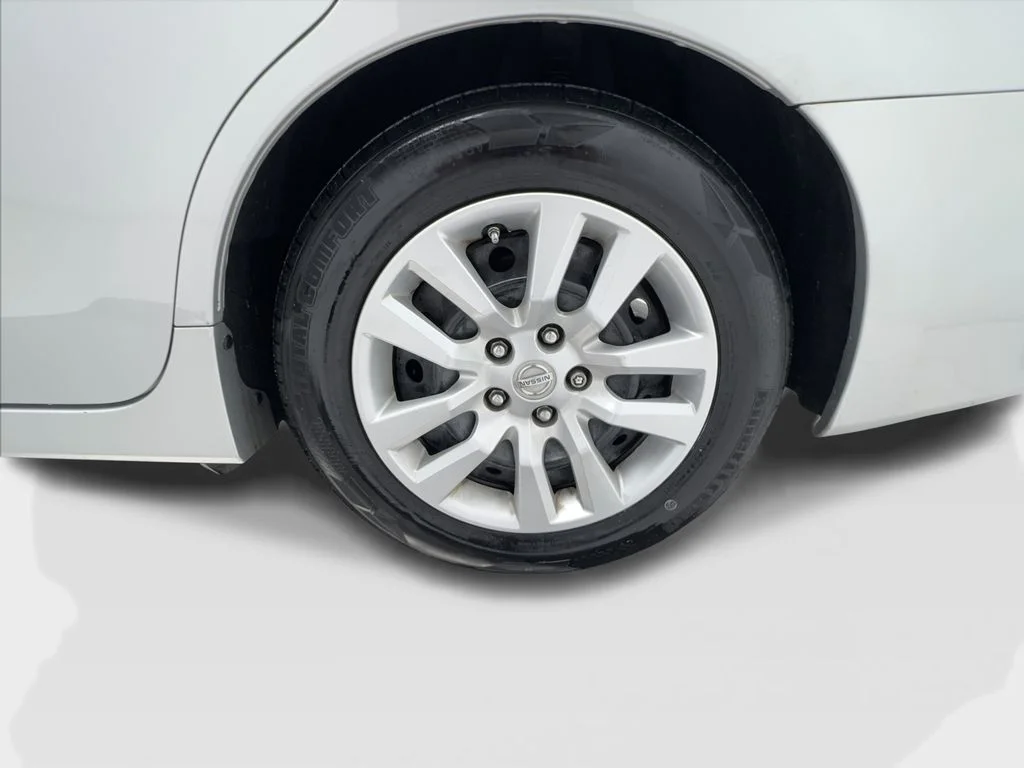 Used 2018 Silver Nissan 2.5 S image 11