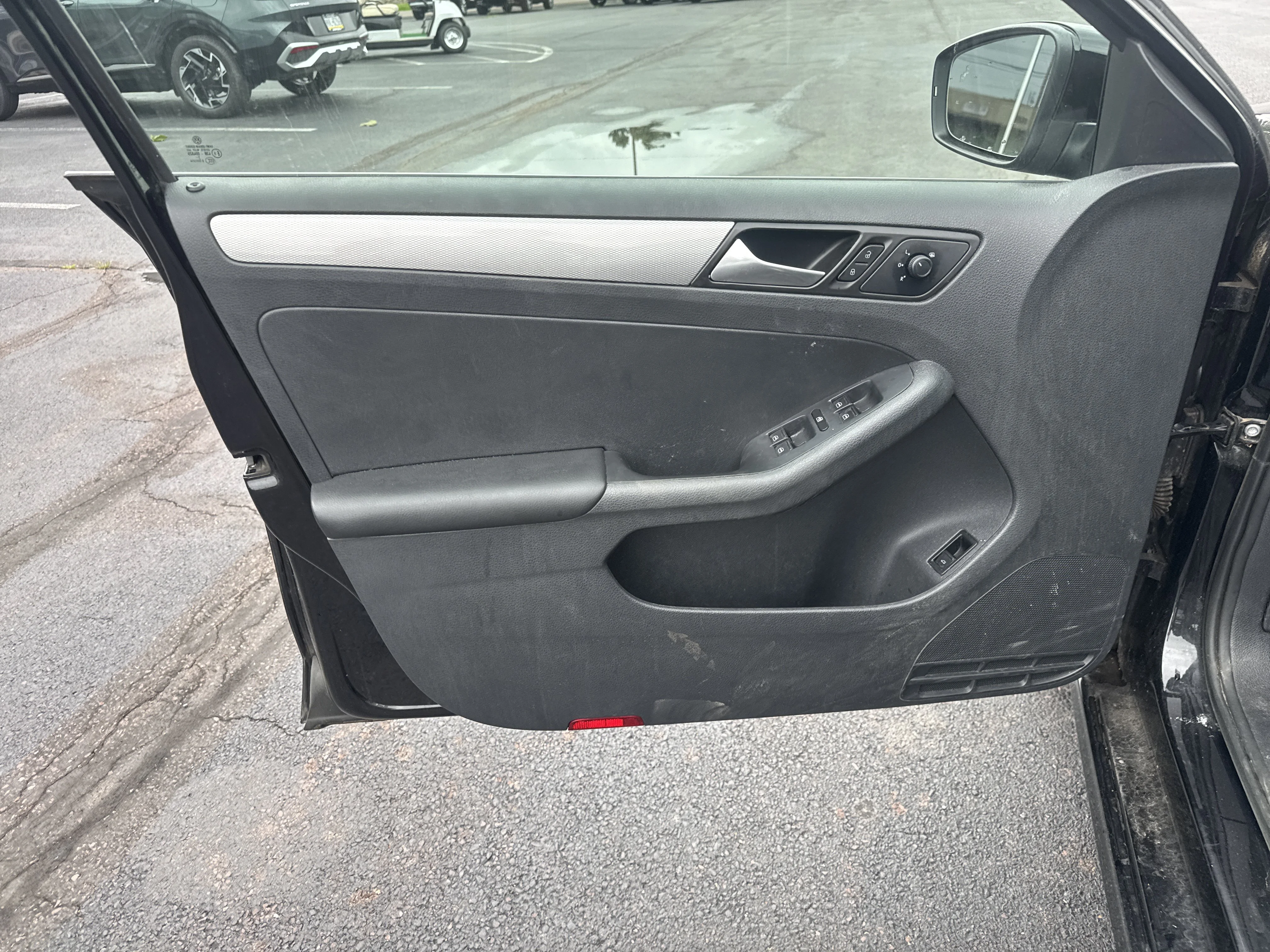Used 2018 Black Uni Volkswagen 1.4T SE image 15