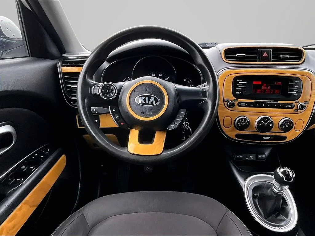 Used 2016 White Kia Base image 6