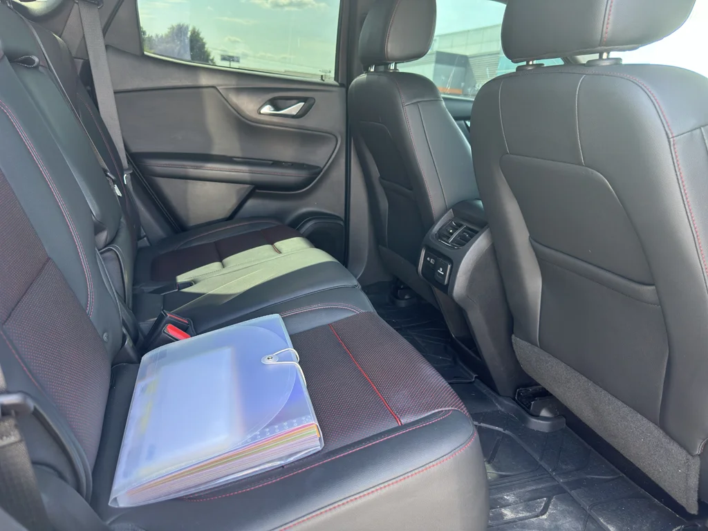 Used 2020 Iridescent Pearl Tricoat Chevrolet RS image 4