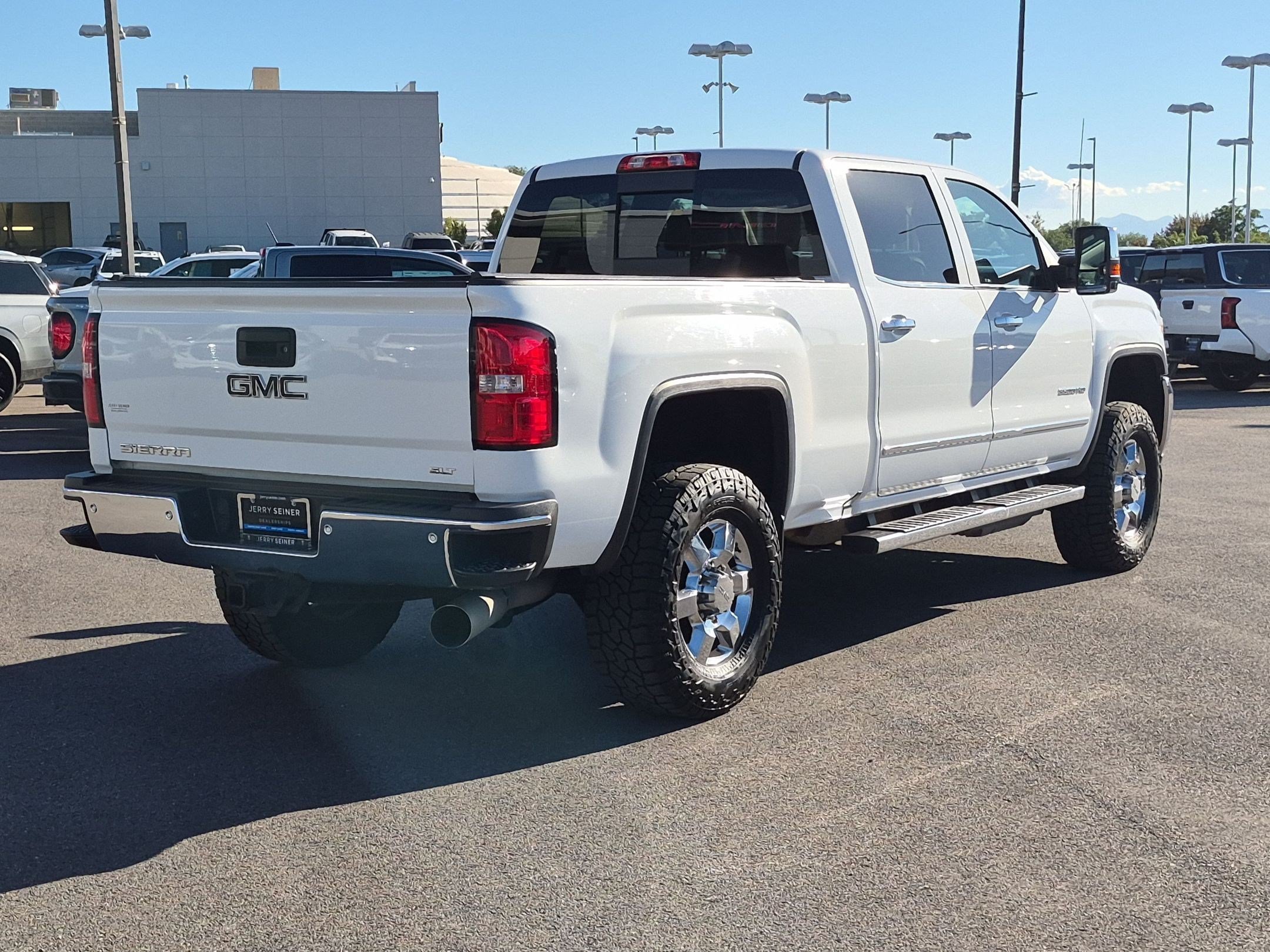 Used 2018 White GMC SLT image 5
