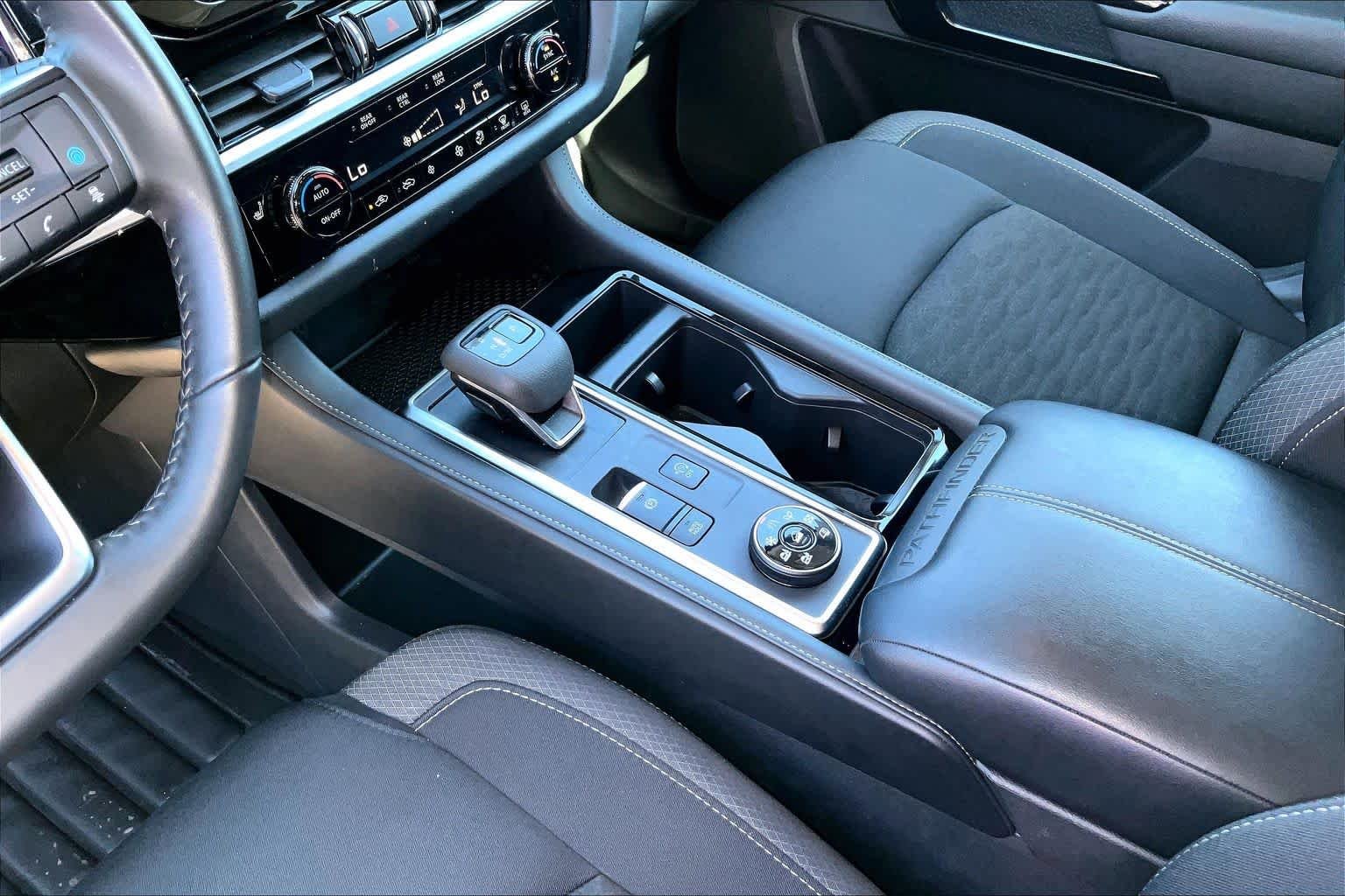 2025 Nissan Pathfinder SV - Photo 14