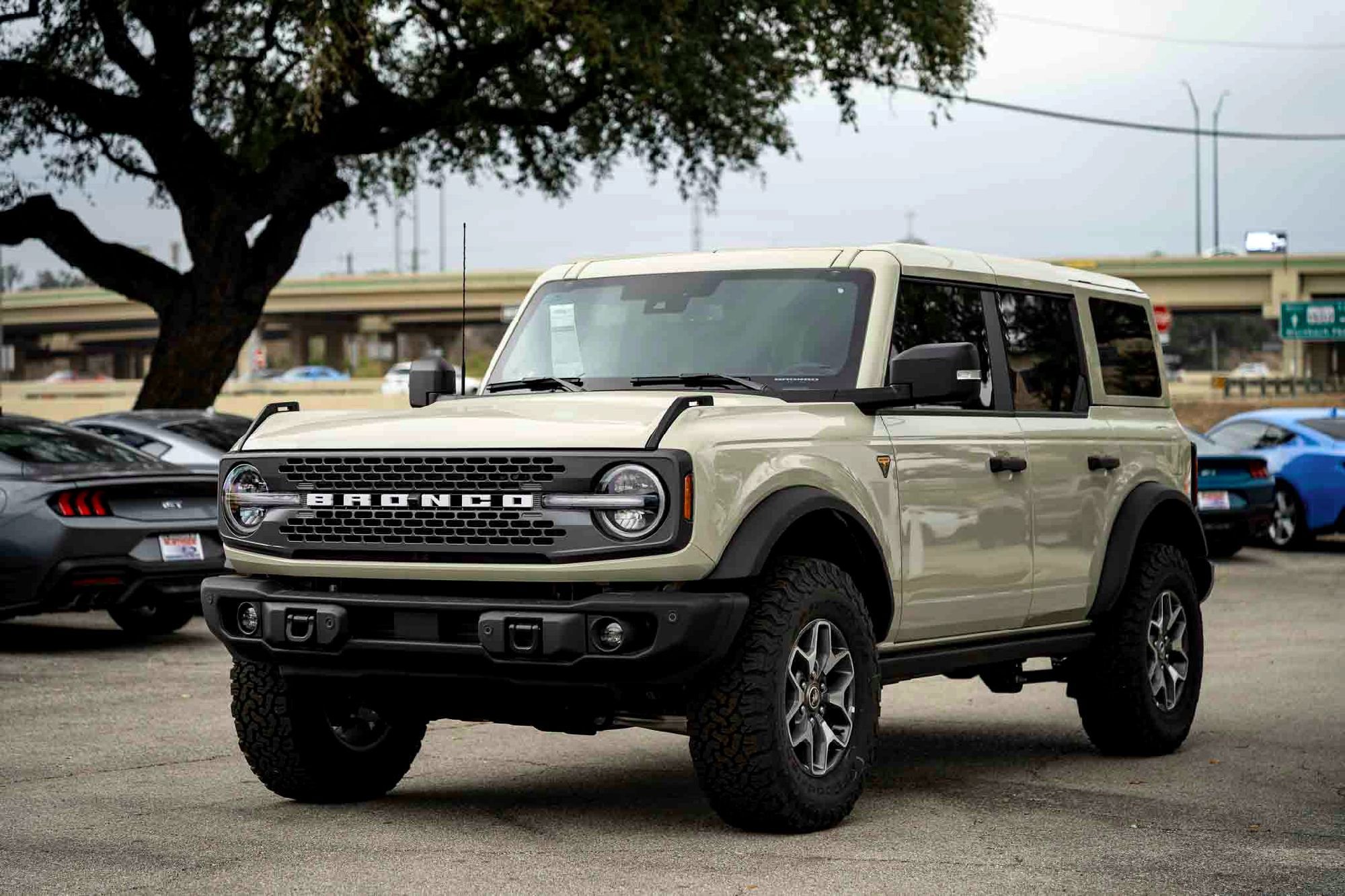 New 2025 Desert Sand Ford Badlands image 7