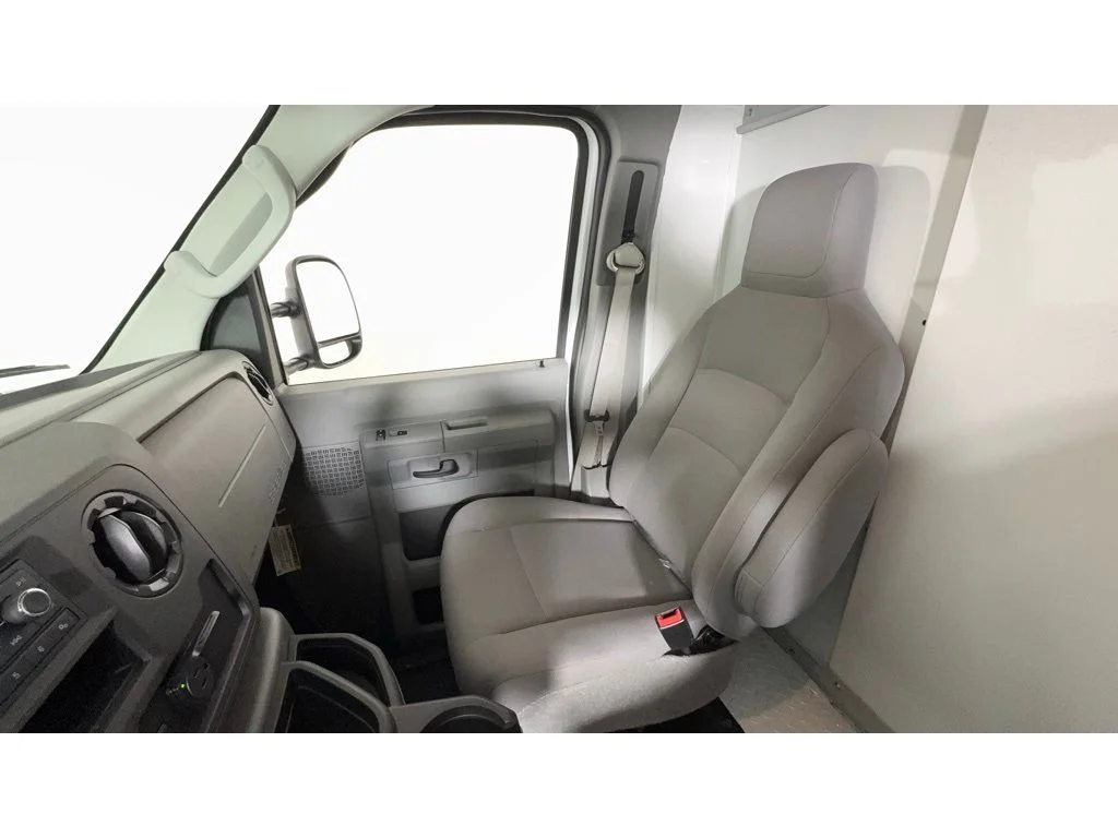 New 2025 Oxford White Ford E-350 SRW image 15