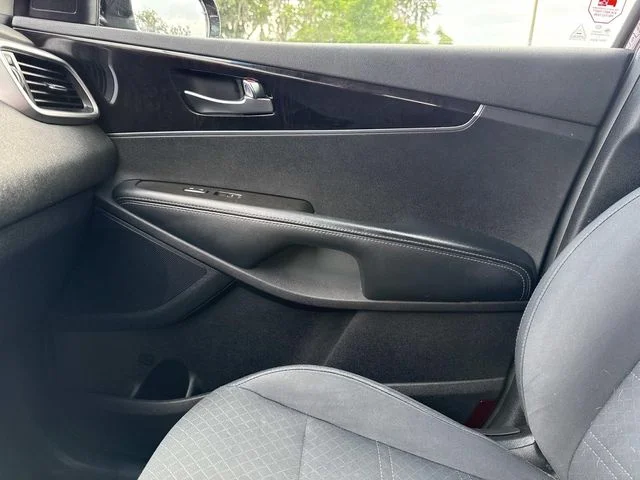 Used 2018 Purple Kia LX image 27
