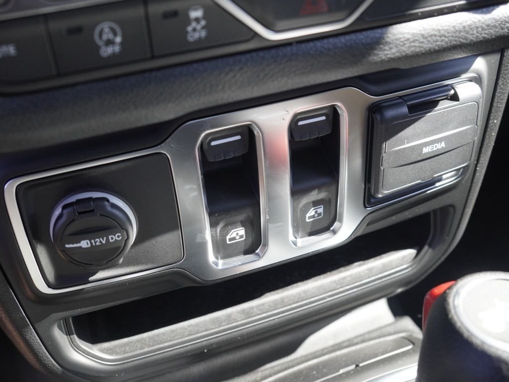 New 2026 Bright White Clear-Coat Exterior Paint Jeep Sport image 14