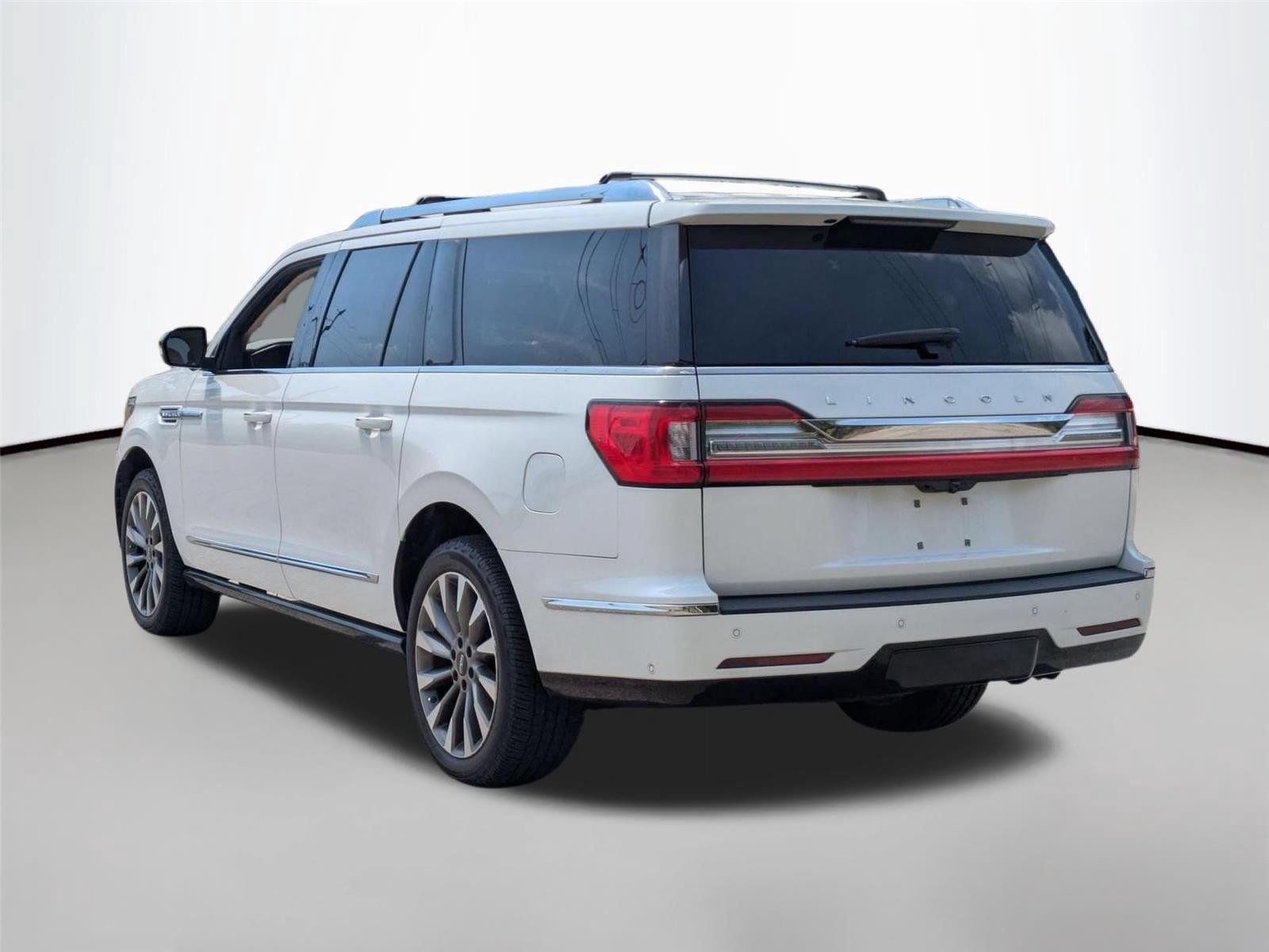 Used 2021 Pristine White Lincoln Reserve image 7