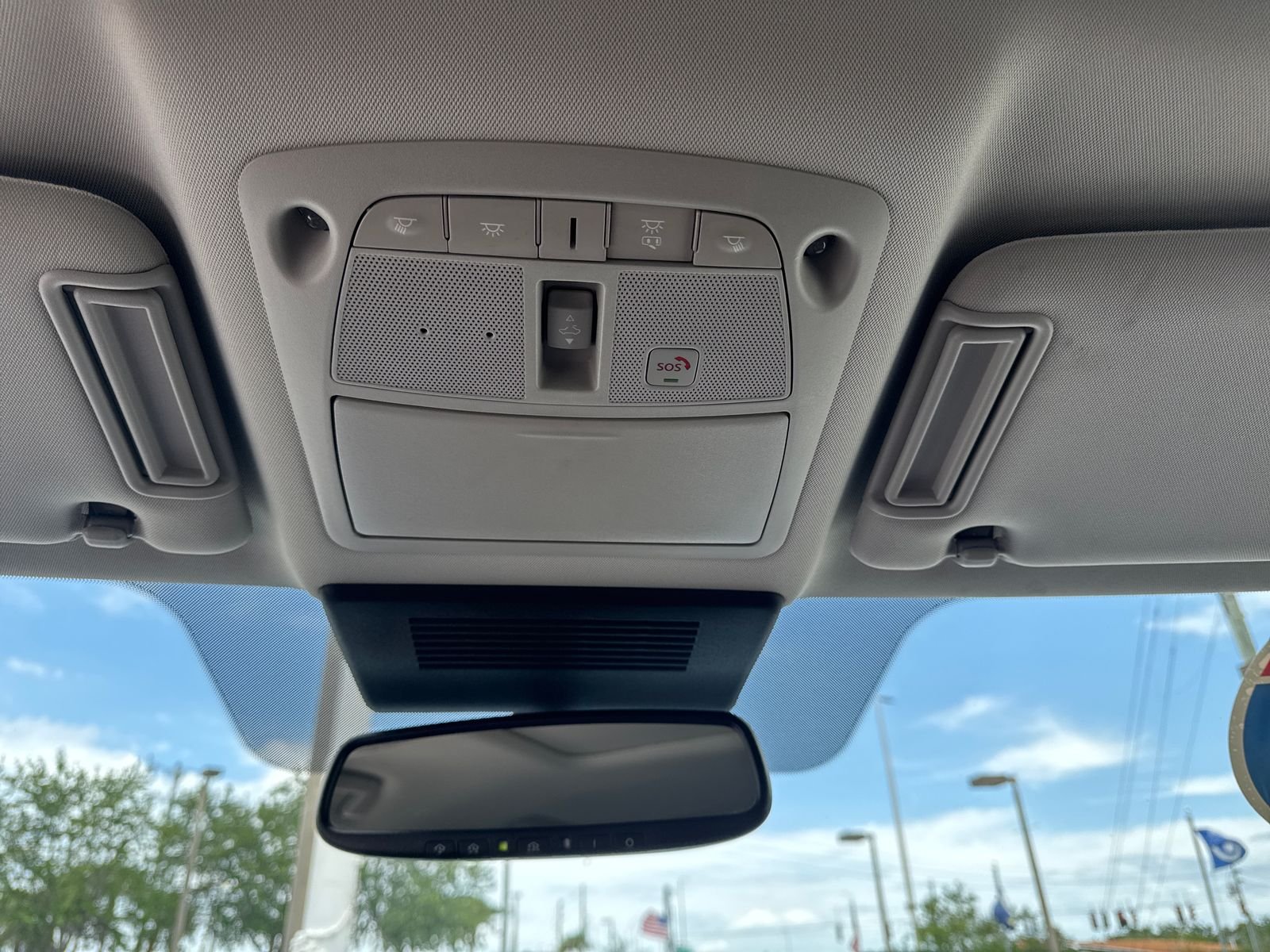 Used 2024 Silver Nissan SL image 33