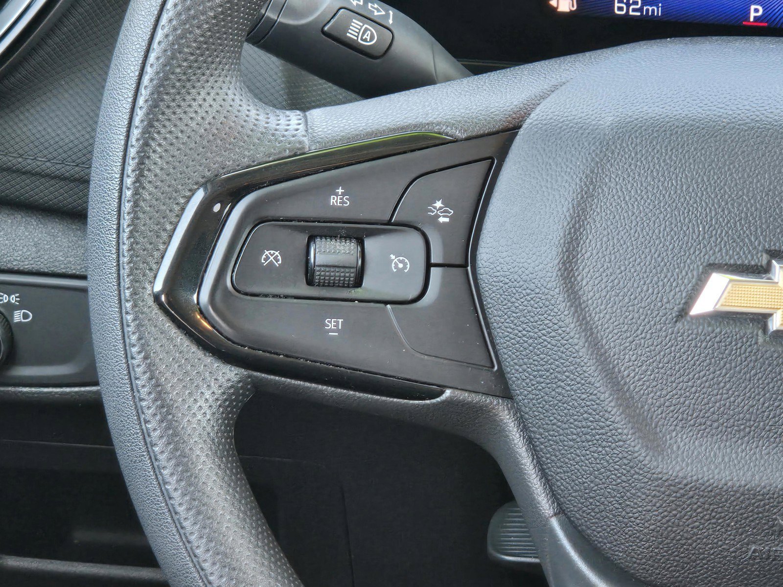 Used 2025 Summit White Chevrolet LT image 14