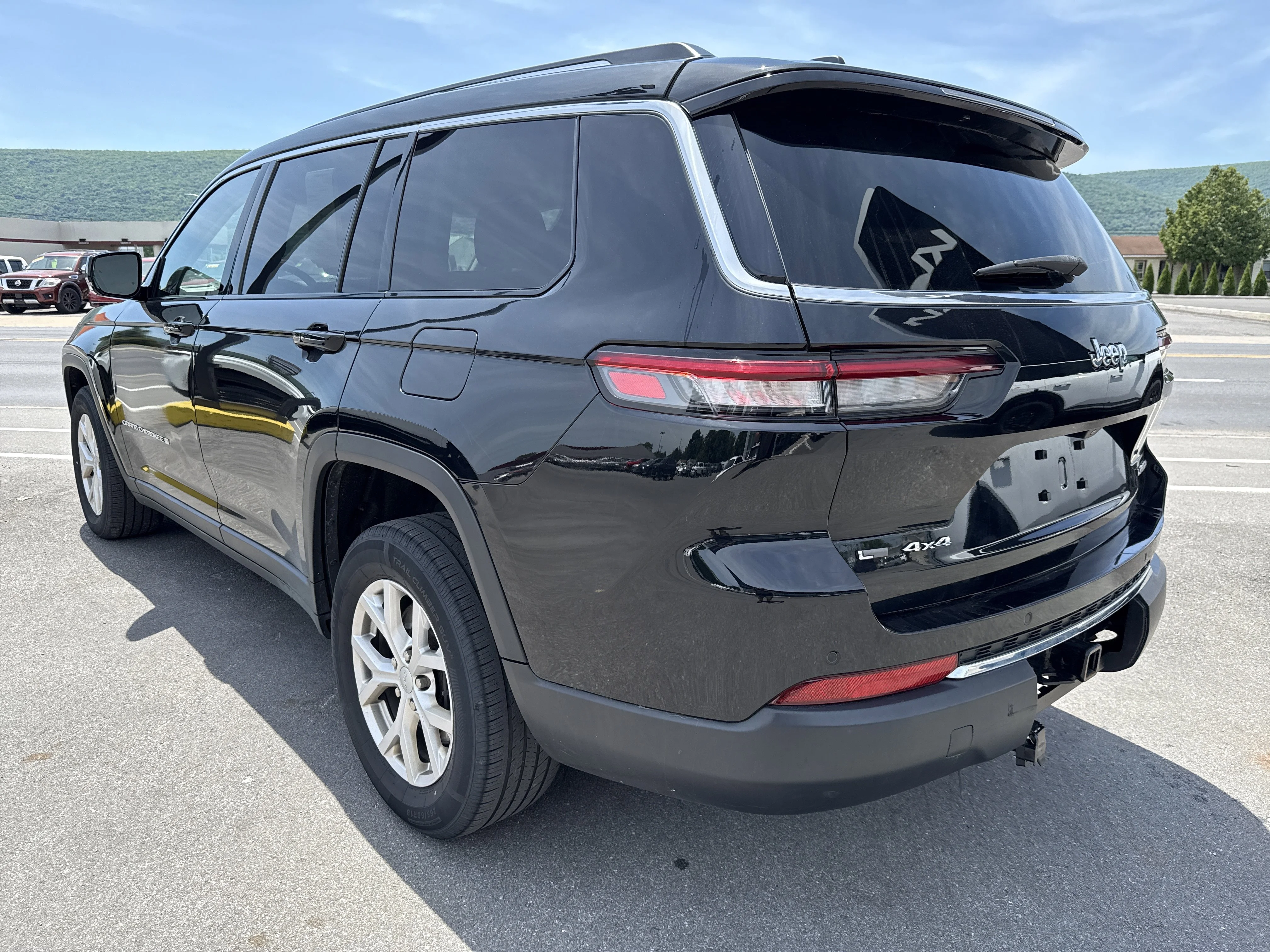 Used 2021 Diamond Black Crystal Pearlcoat Jeep Limited image 6