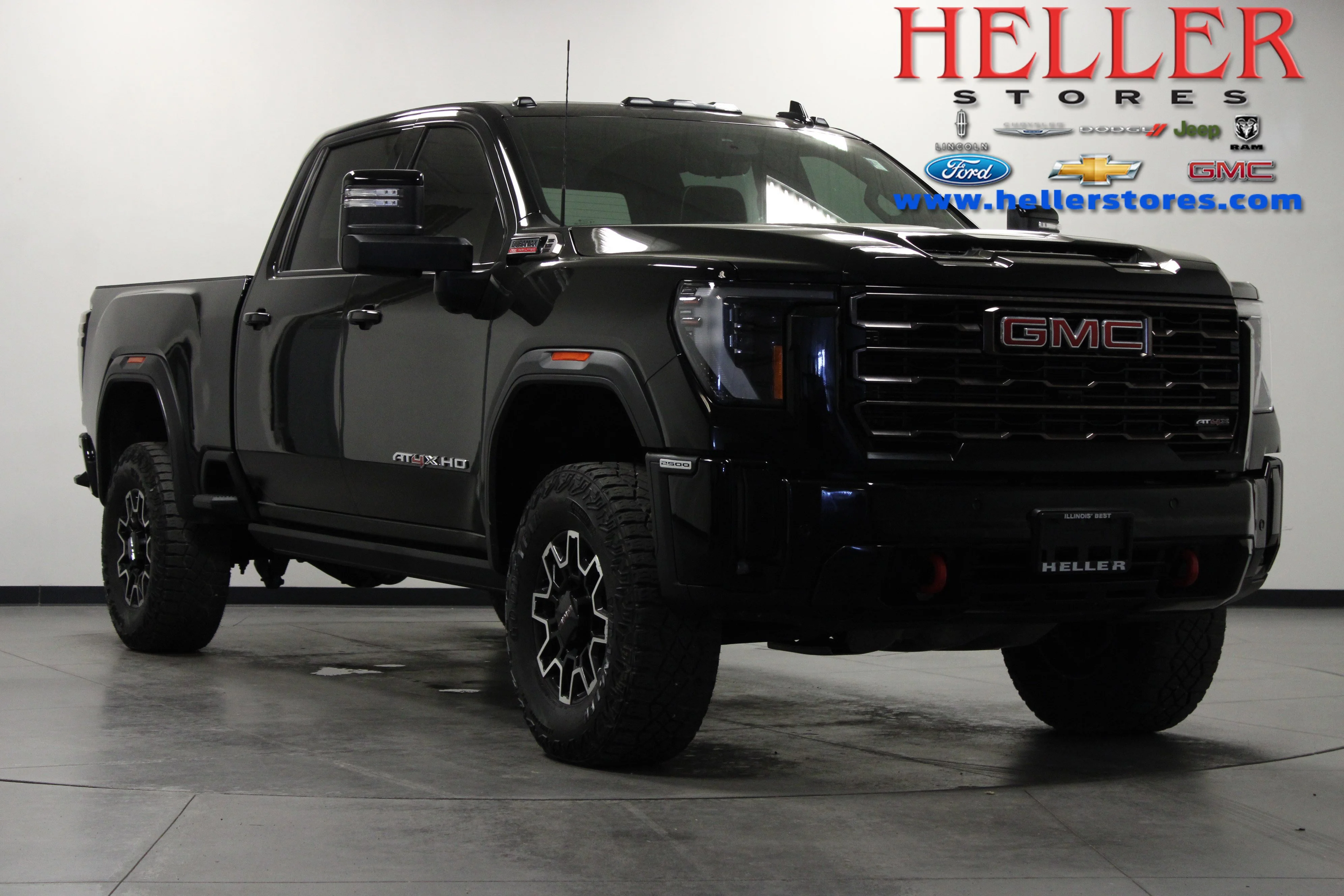 Used 2025 Onyx Black GMC AT4X image 1