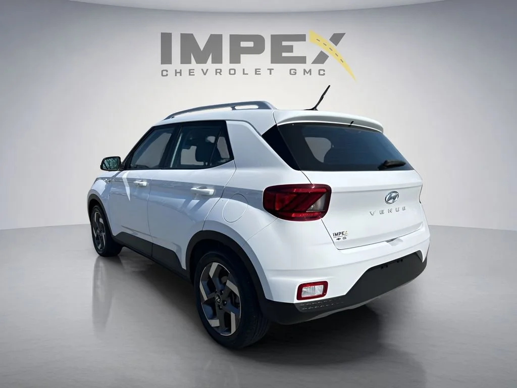 Used 2025 White Hyundai SEL image 3