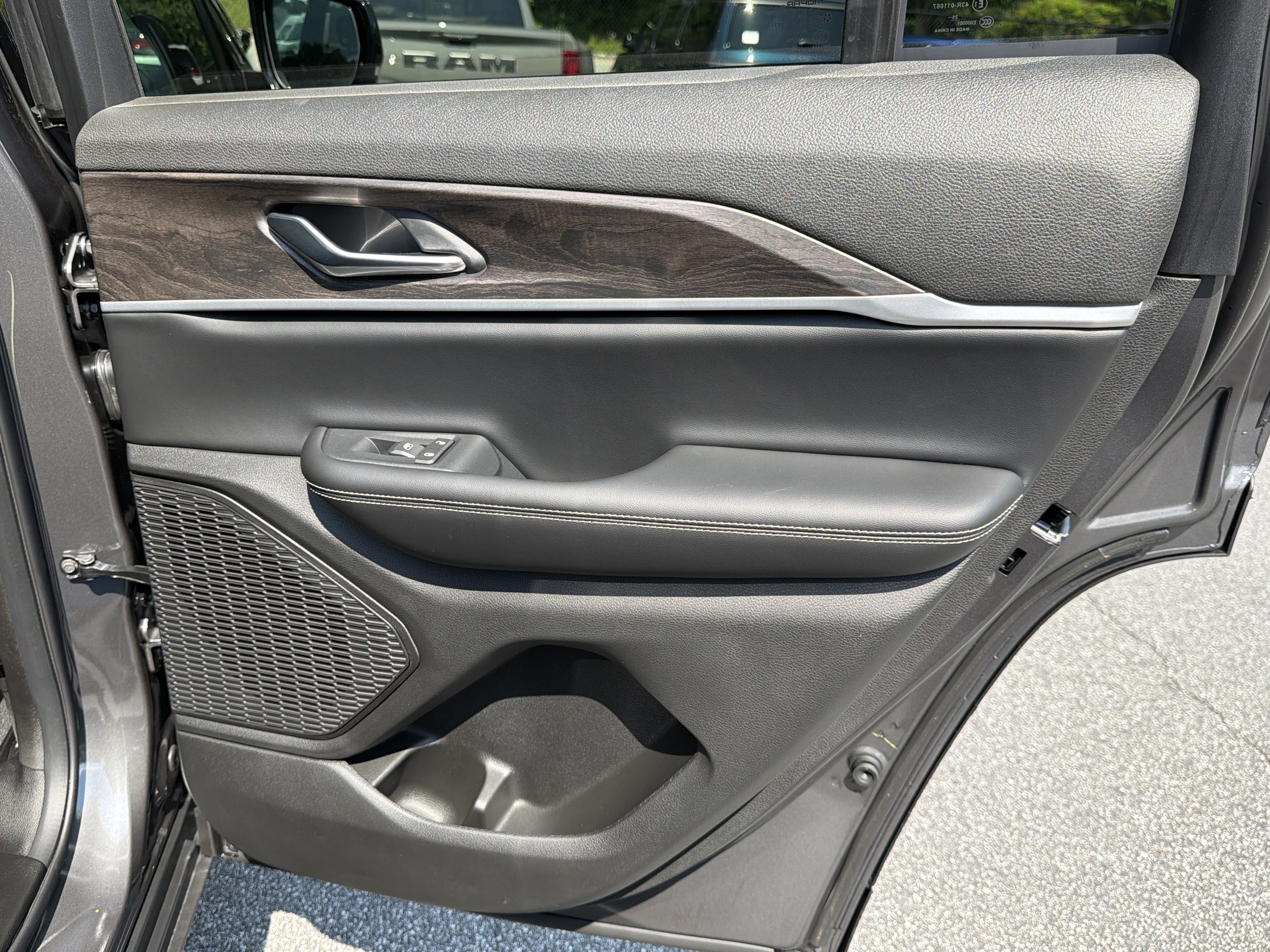 New 2026 Baltic Gray Metallic Clear-Coat Exterior Paint Jeep Altitude image 19
