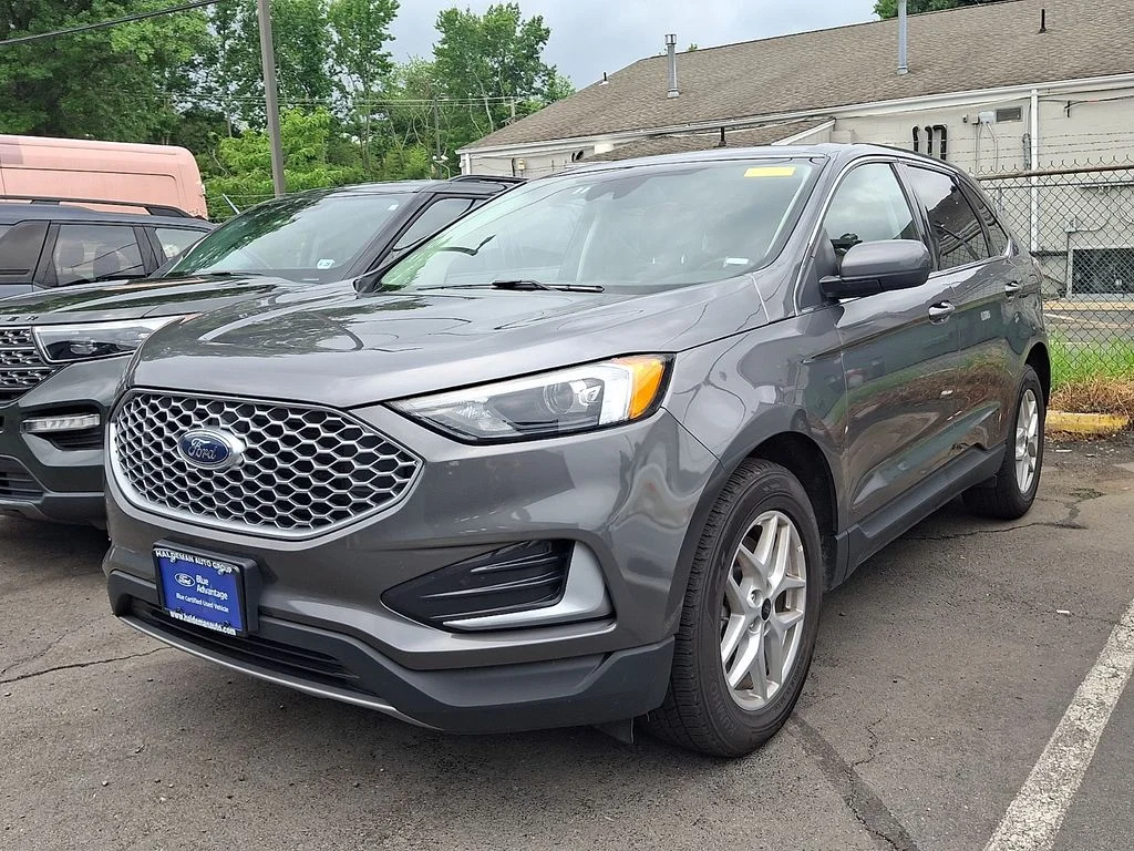 Used 2024 Gray Ford SEL image 3