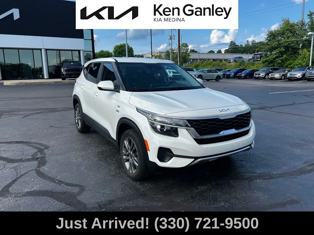 Certified Used 2022 White Kia LX image 3