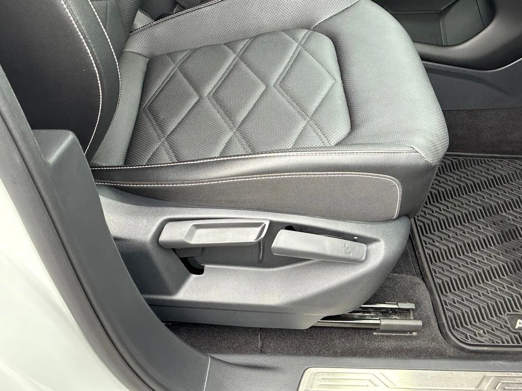 Certified Used 2024  Volkswagen 2.0T SE w/Technology image 48