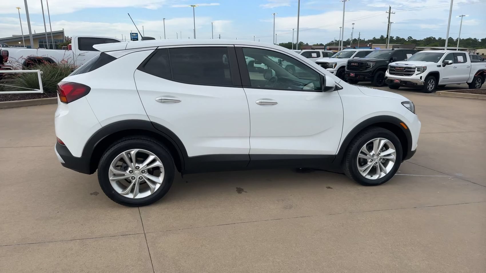 Used 2023 Summit White Buick Preferred image 9
