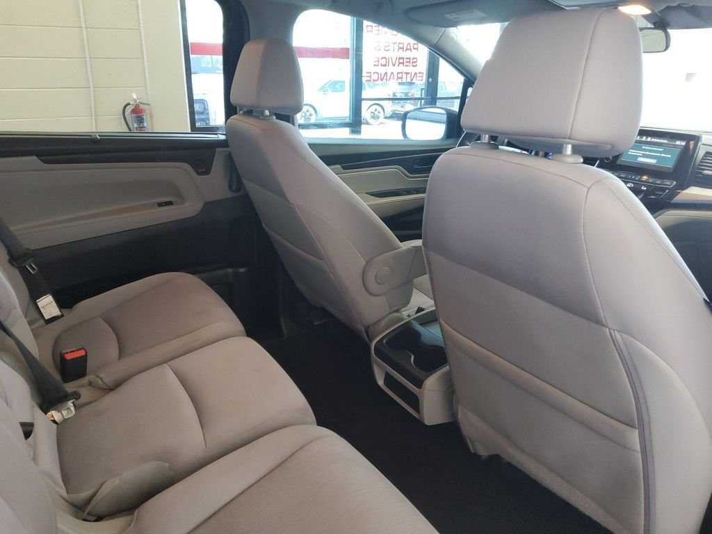 Used 2019  Honda EX image 17