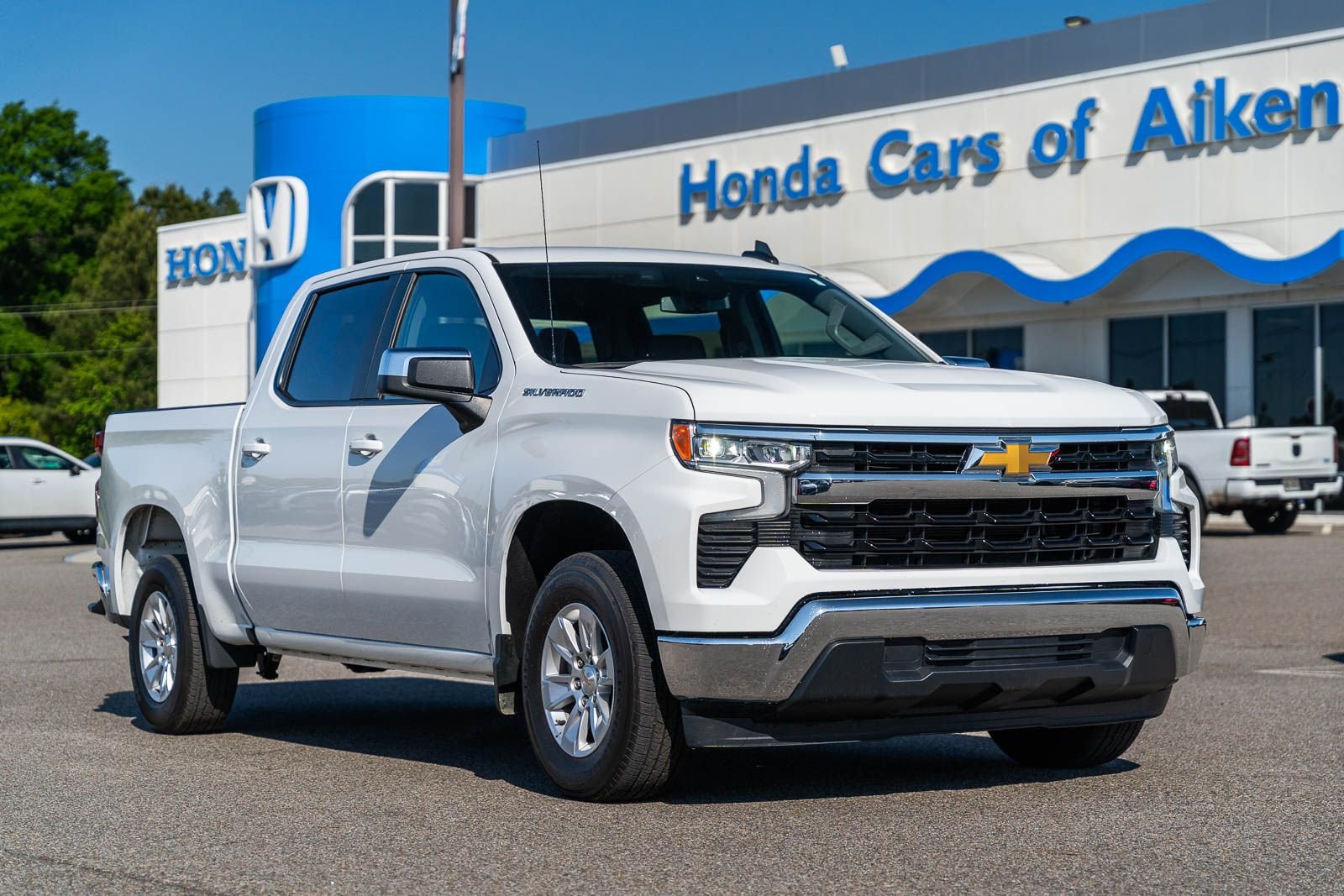 Used 2025 White Chevrolet LT image 1