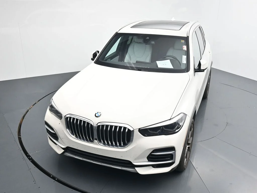 Used 2023 White BMW xDrive40i image 10