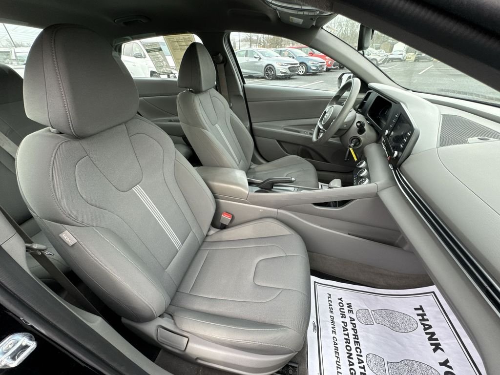 Used 2024 Black Hyundai SE image 24