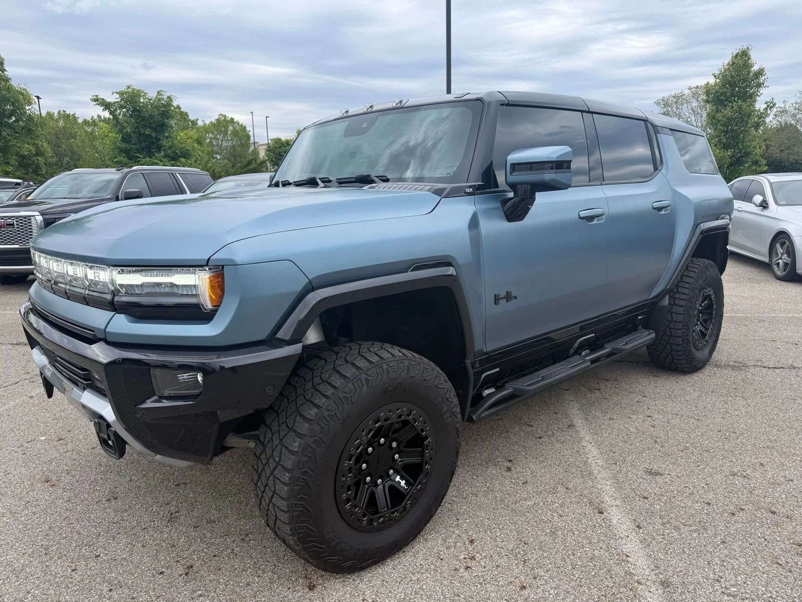 2024 GMC Hummer EV 3X SUV's photo