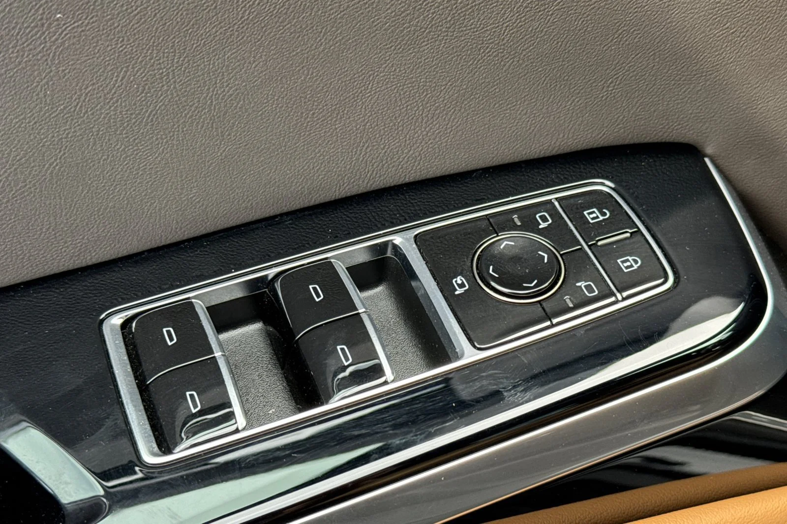 2025 Cadillac Escalade Premium Luxury - Photo 11