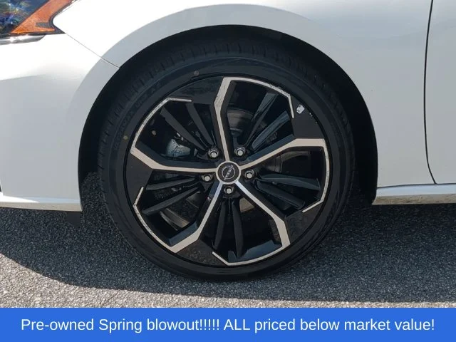 Used 2024 White Nissan 2.5 SR image 18