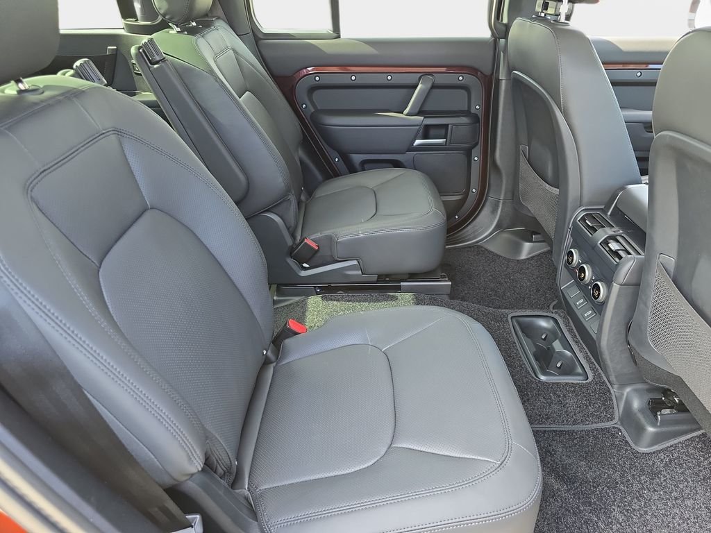 New 2026 Sedona Red Land Rover S image 11