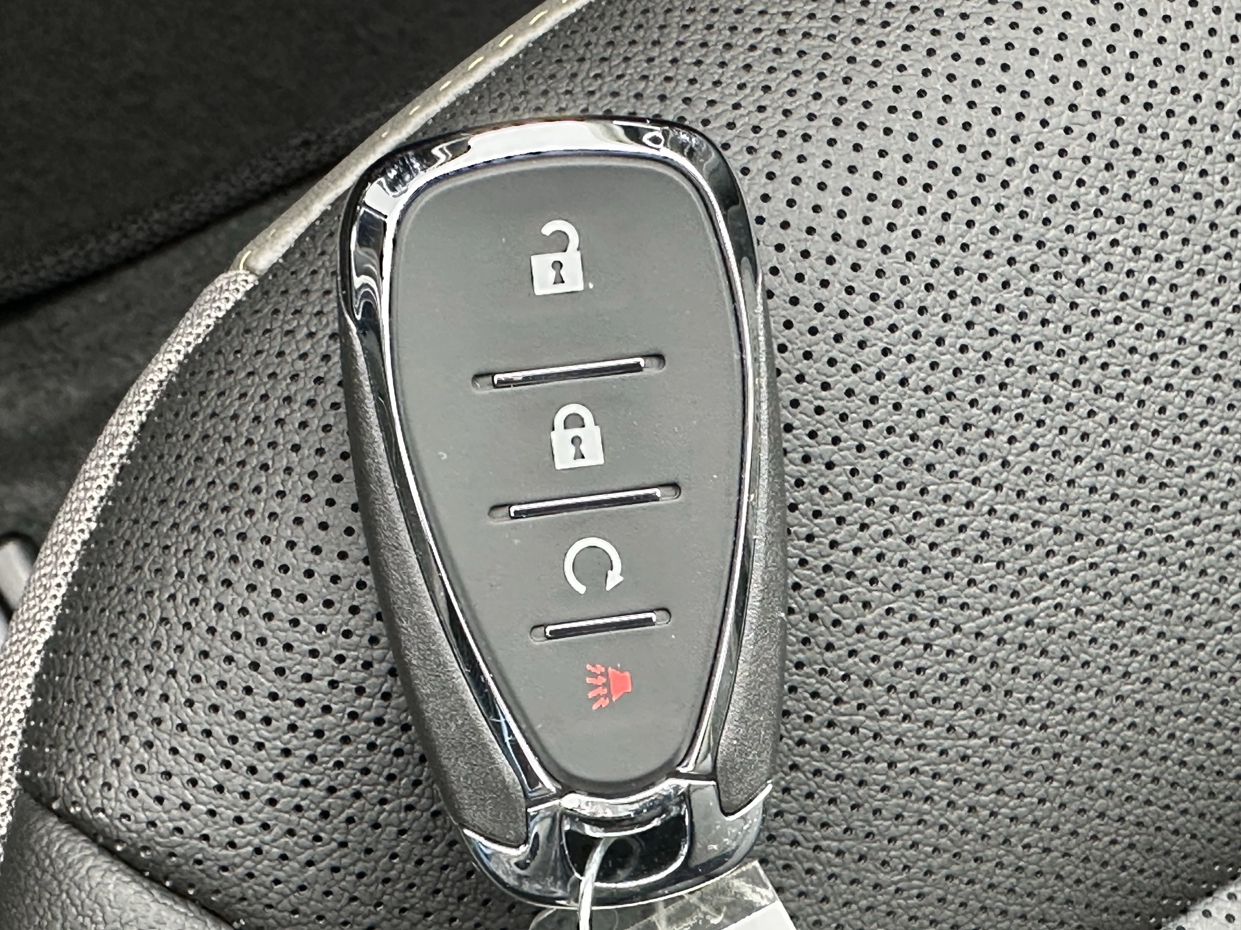 New 2026 Mosaic Black Metallic Chevrolet ACTIV image 24