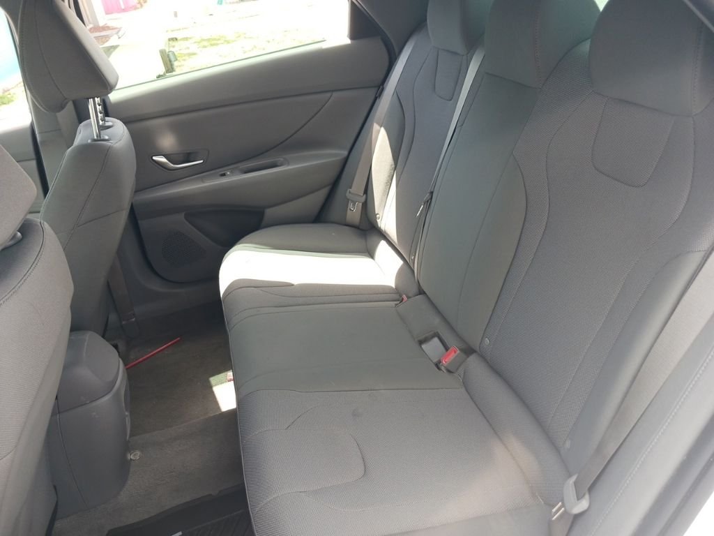 2025 Hyundai Elantra SE - Photo 12