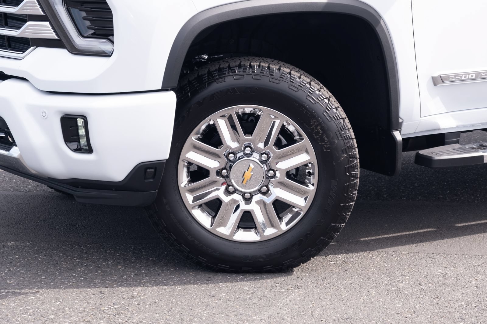 New 2026 Polar White Tricoat Chevrolet High Country image 26