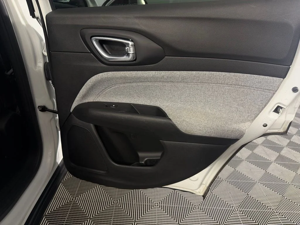 Certified Used 2022 White Jeep Latitude Lux image 29