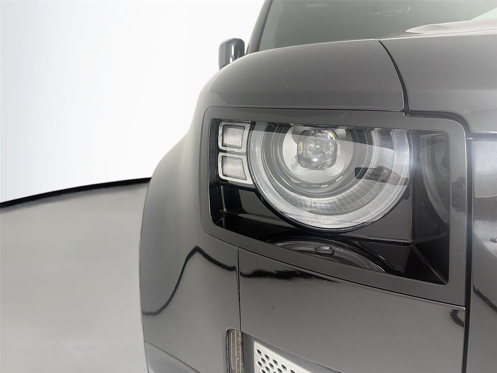 Used 2025 Santorini Black Metallic Land Rover S image 25