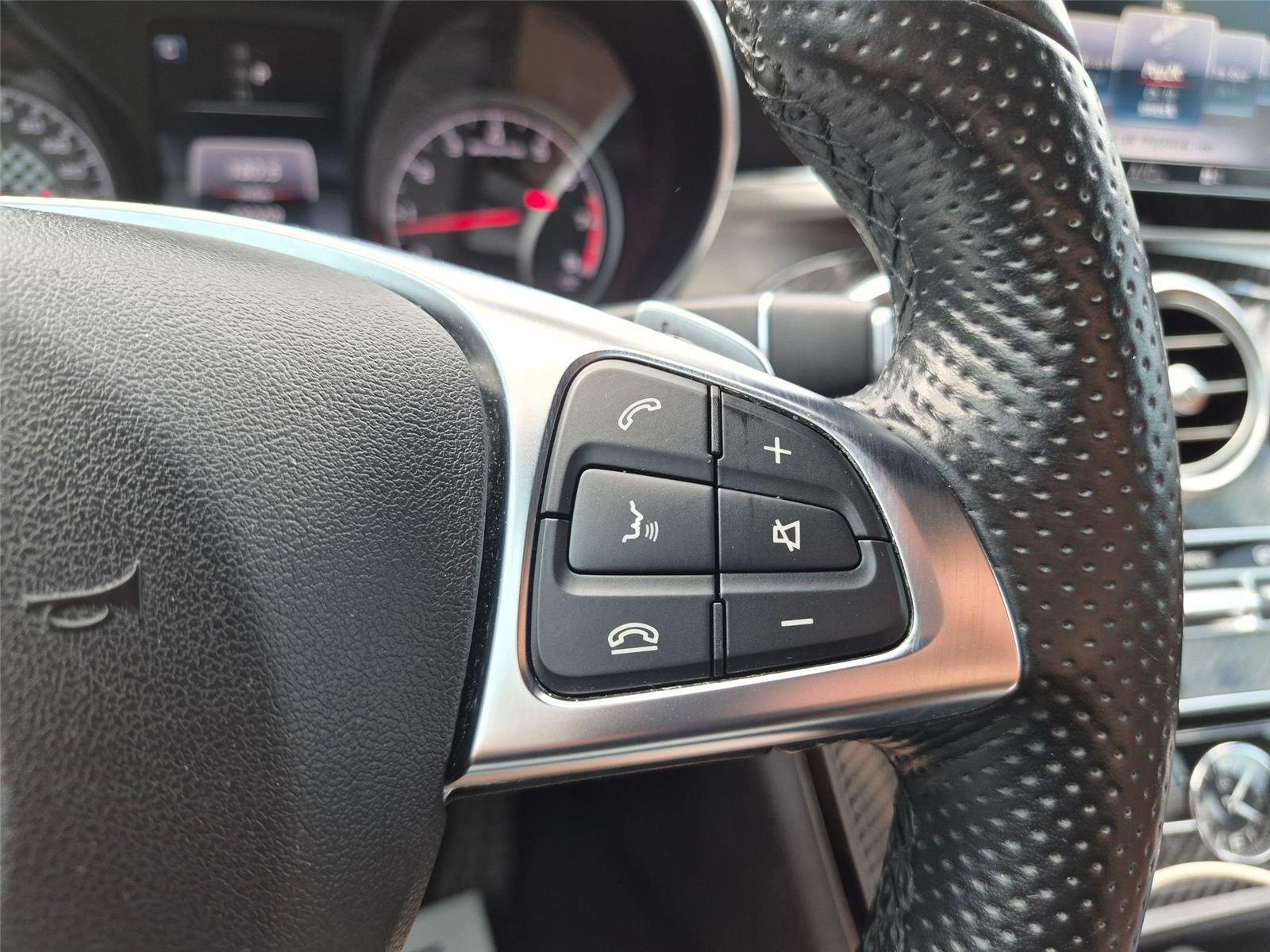 Used 2018 designo Diamond White Metallic Mercedes-Benz AMG® C 43 image 17
