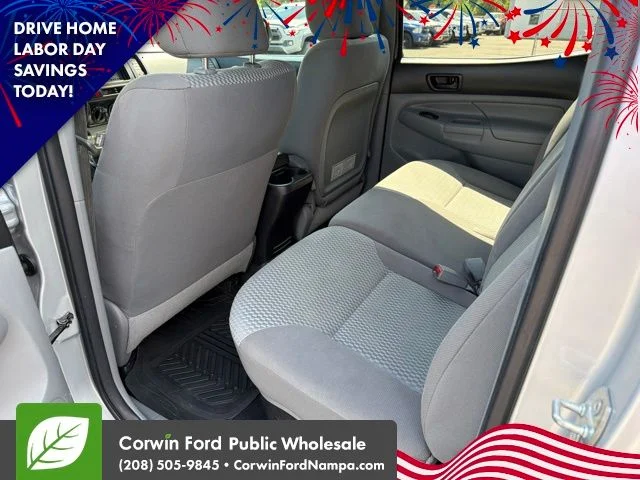 Used 2013 Silver Streak Toyota  image 28