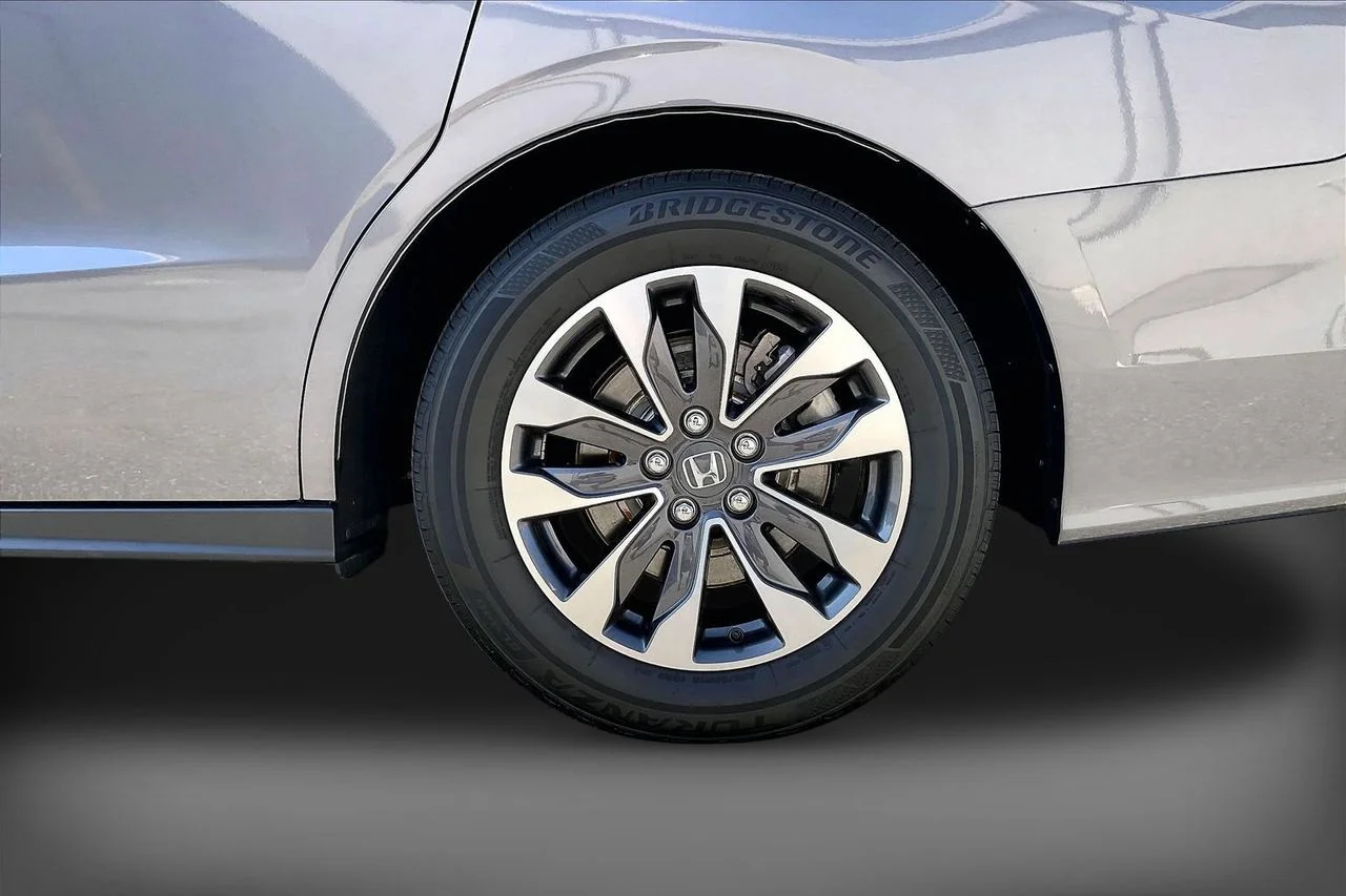 Certified Used 2024  Honda EX-L image 35