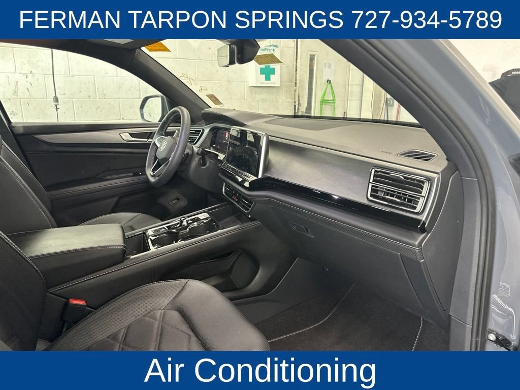 Used 2024 Gray Volkswagen 2.0T SE w/Technology image 5