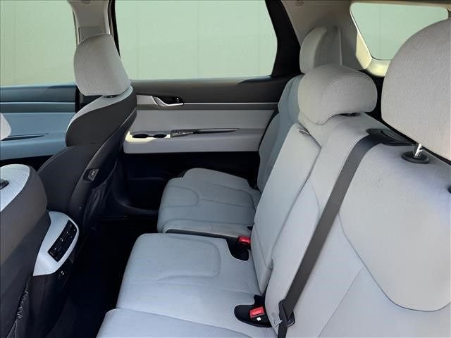 Used 2023 White Hyundai SE image 8