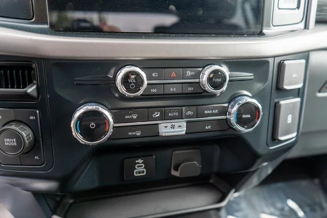2025 Ford F-150 XLT - Photo 19