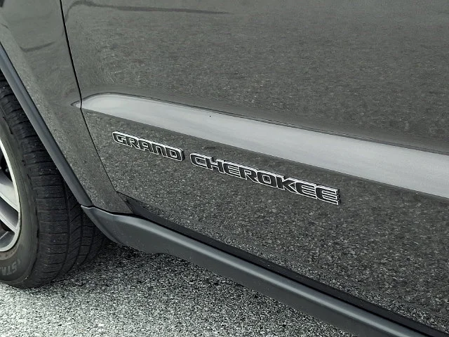 Used 2019 Gray Jeep Limited image 30