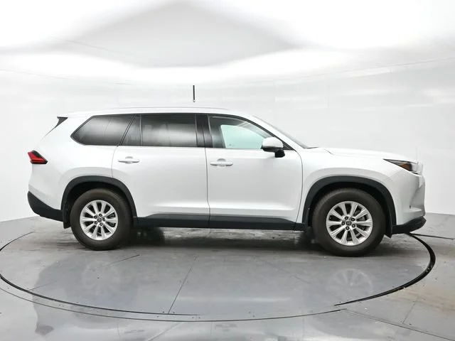 Used 2024 Wind Chill Pearl Toyota XLE image 8