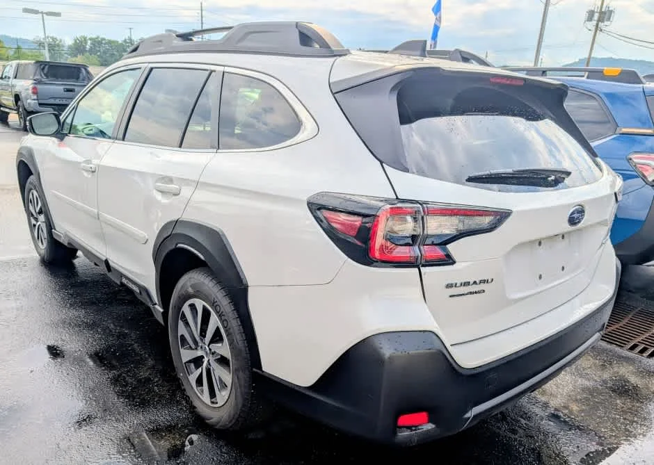 Used 2025 Crystal White Pearl Subaru Premium image 4