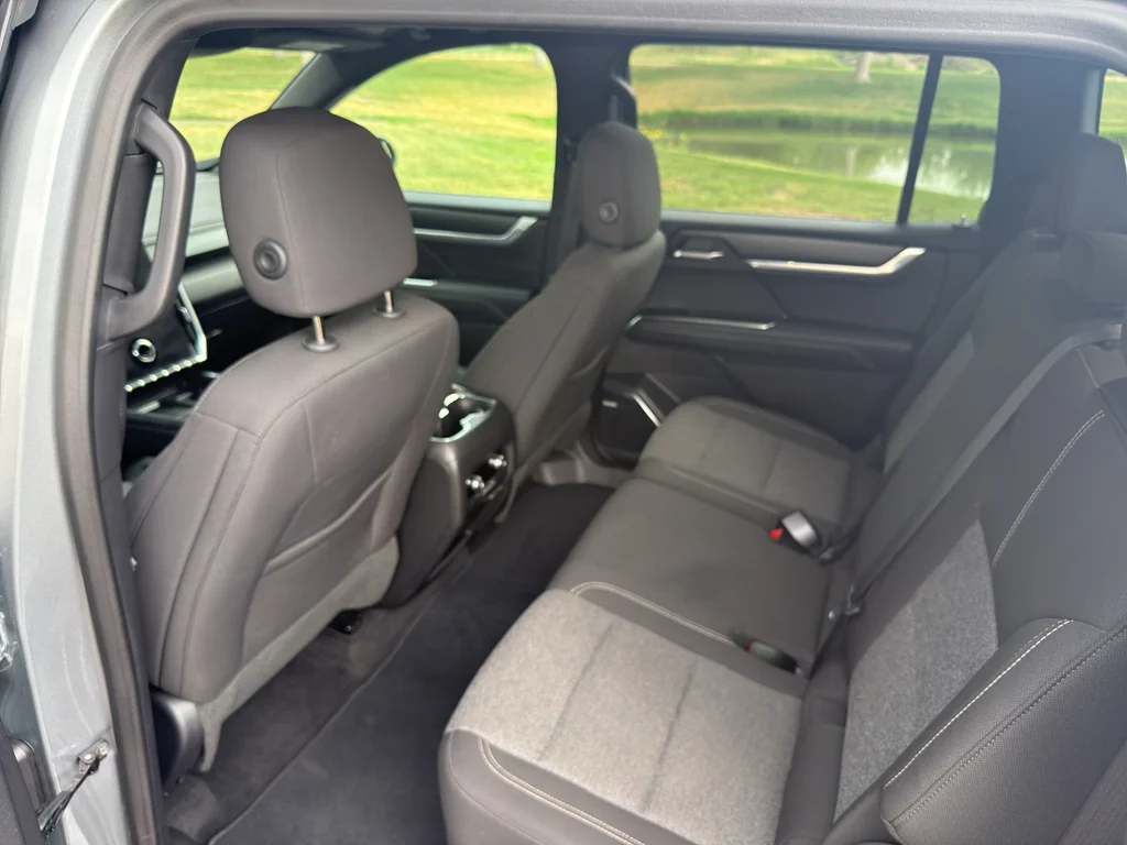 Used 2025 Sterling Metallic GMC AWD Elevation image 18