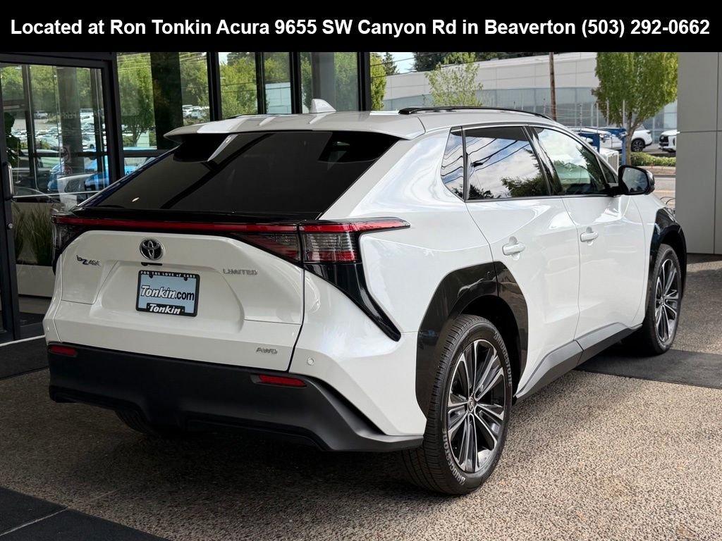 Used 2023 Wind Chill Pearl w/Black Roof Toyota Limited image 7