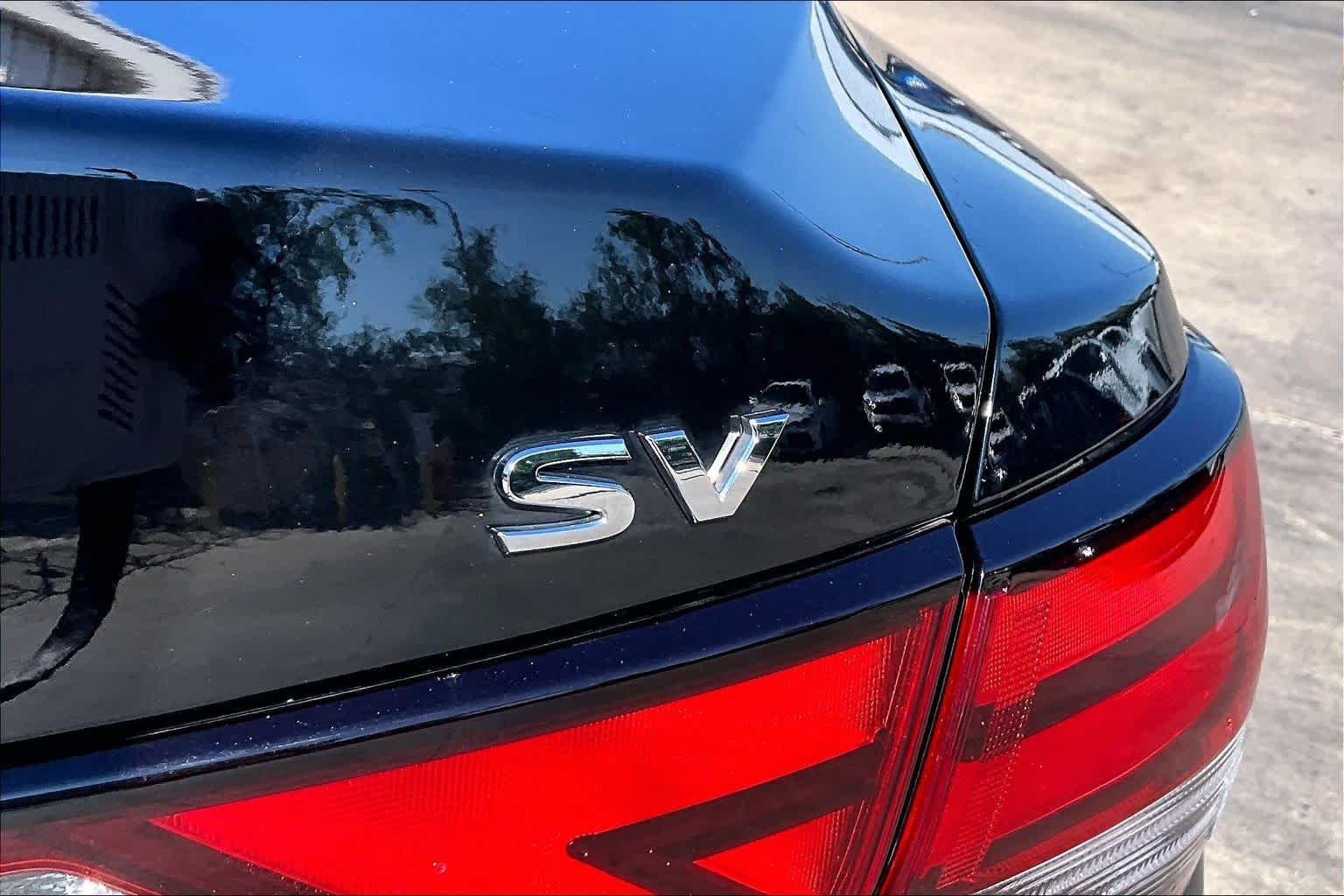 Used 2023 Super Black Nissan SV image 10
