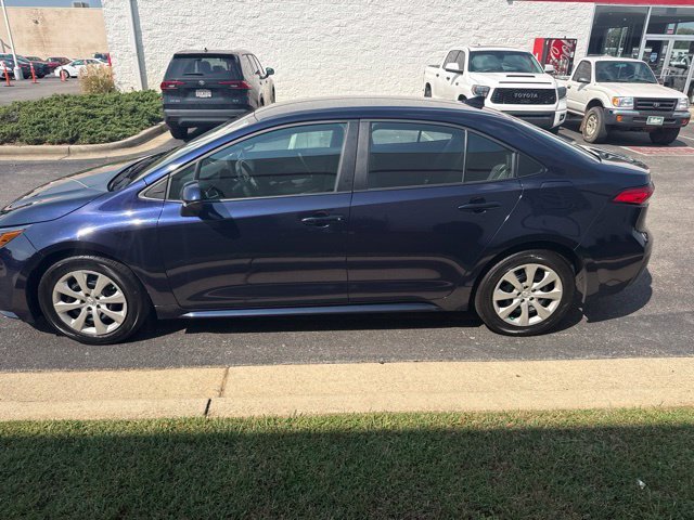 Used 2025  Toyota LE image 4