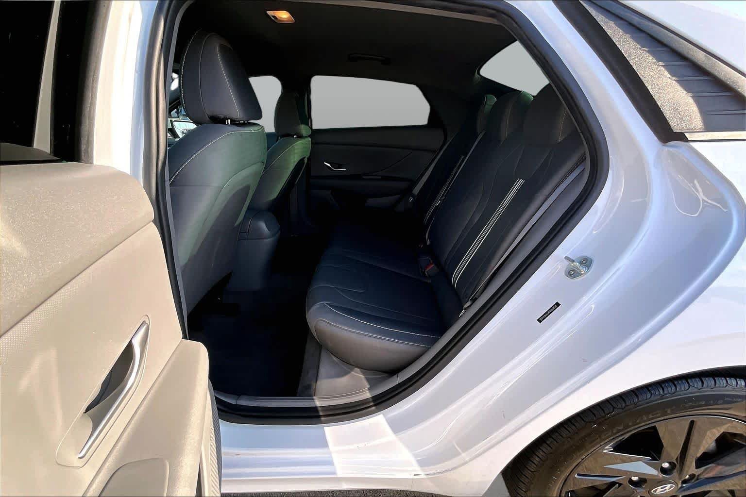Used 2022 Quartz White Hyundai SEL image 18