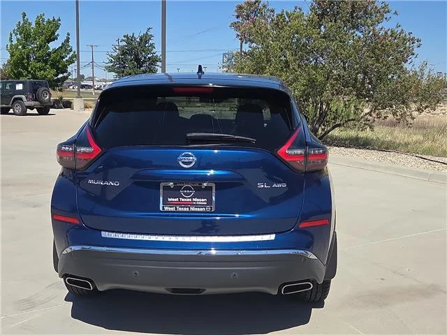 Used 2022 Blue Nissan SL image 4